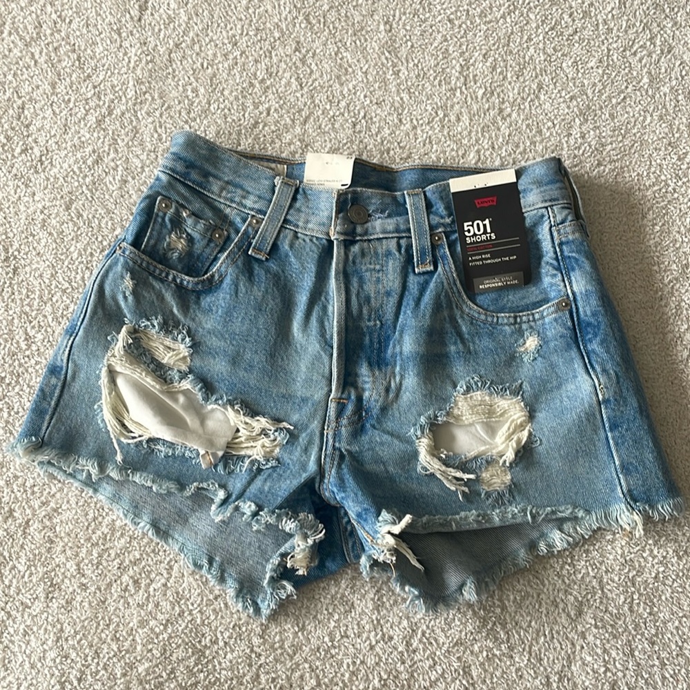 NWT LEVI HEAN SHORTS 23